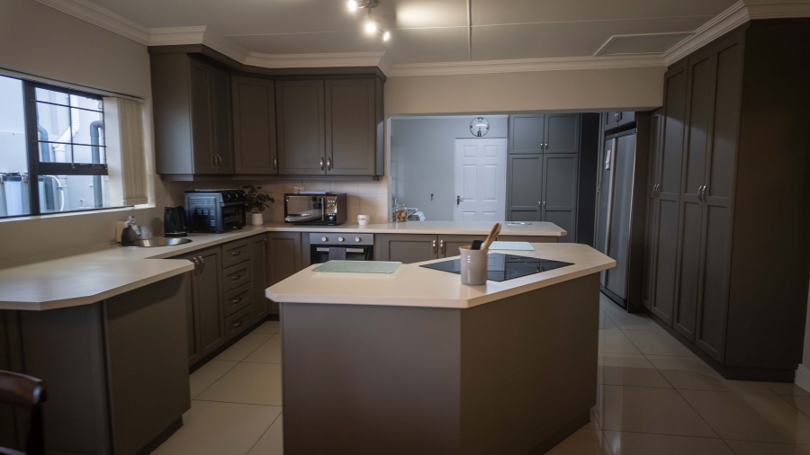 4 Bedroom Property for Sale in Linkside Western Cape
